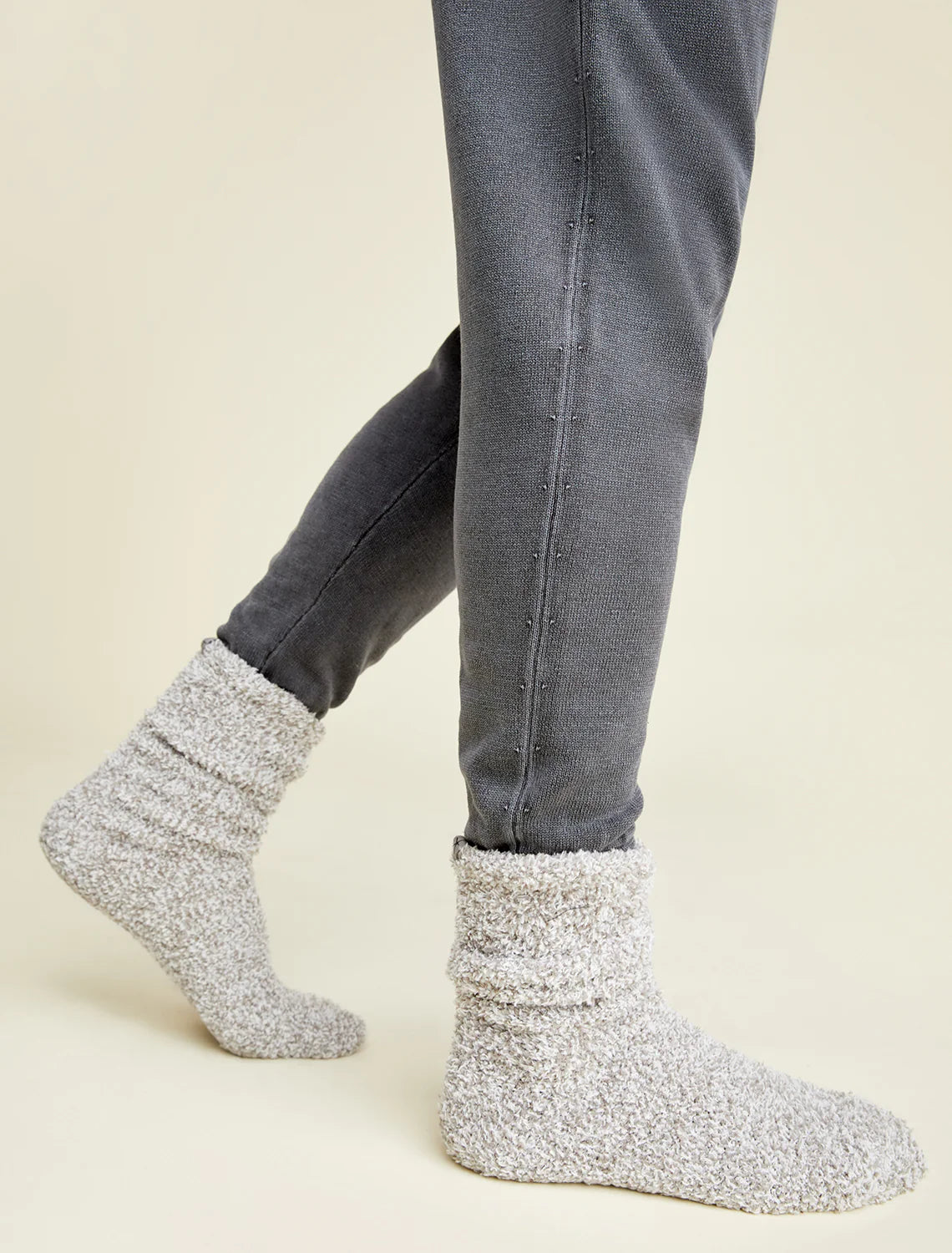 Barefoot Dreams- CozyChic® Heathered Men's Socks- Warm Gray/White